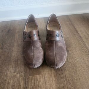 Dark Brown leather Dansko clogs size 40